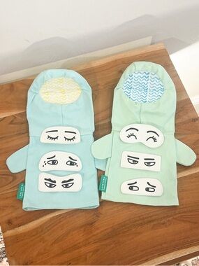 Lovevery Storytelling Puppet Set with Changing Emotion Eyes